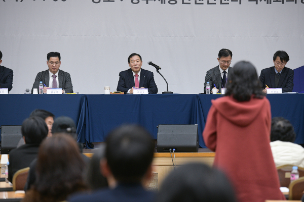 6일, 최민호 세종시장이 두 번째 ‘2024년 새해맞이 시민과의 대화’ 진행하고 있다.