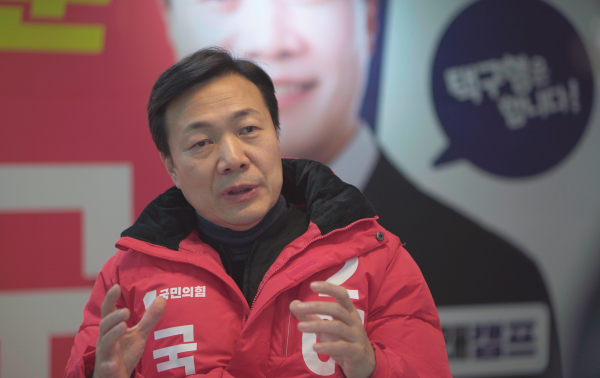 국민의힘 이택구 대전 서구을 국회의원 예비후보가 CTX 노선에 가칭 ‘둔산역’을 추진하겠다고 선언했다.<br>