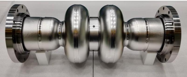 '1.5 GHz 초전도 가속관' 모습