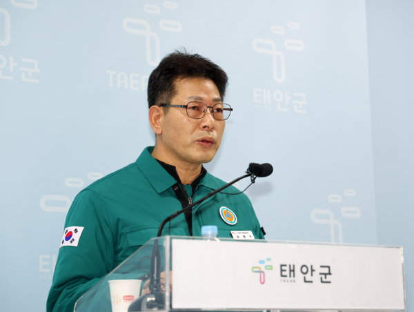 7일 군청 브리핑실에서 정례브리핑 중인 최병구 전략사업담당관.