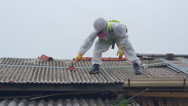 슬레이트 철거 모습