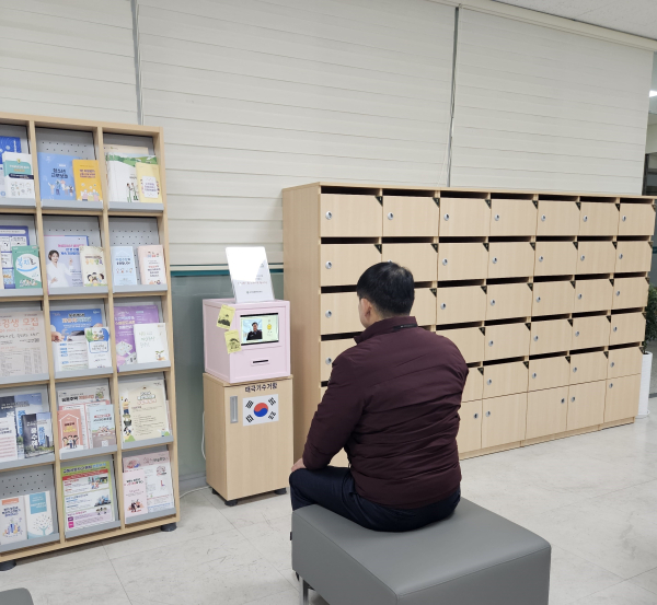 서구 도안동 즉석 사진기로 촬영하고 있는 서철모 서구청장