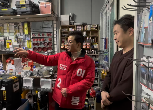 국민의힘 이석봉 예비후보(왼쪽).