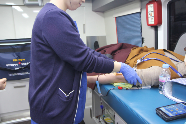 ‘사랑의 헌혈행사’ 진행 모습