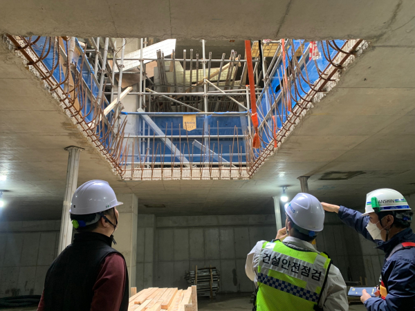 지난해 해빙기 건축공사장 합동점검 모습