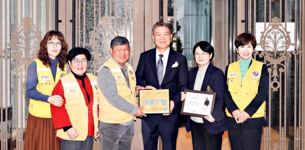 (주)티웨딩 천안점 정기 후원