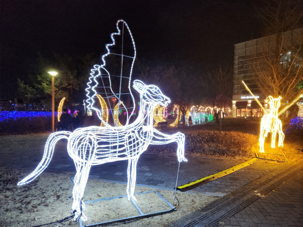 세종시 이응다리 일원에서 진행되는 ‘2023 세종 빛 축제’<br>