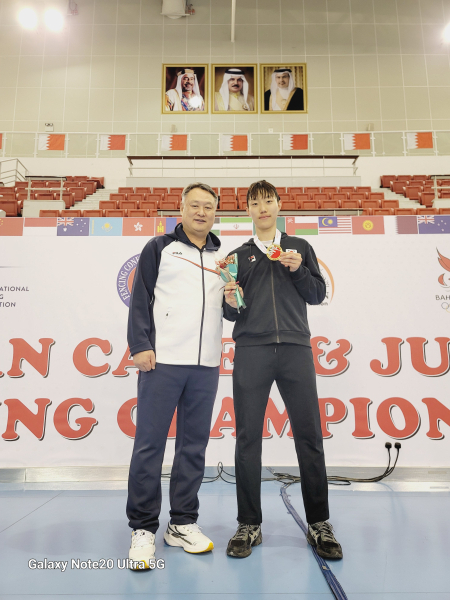 금메달 획득 (우) 김정범 선수, (좌) 도선기 감독