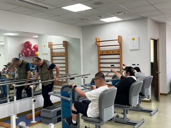 재활센터 운동 사진