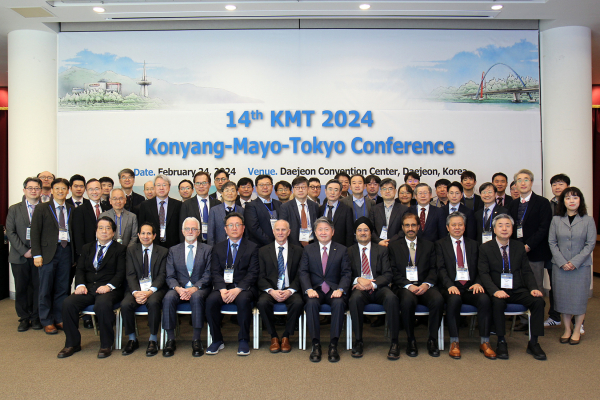 한미일 국제심포지엄 기념촬영