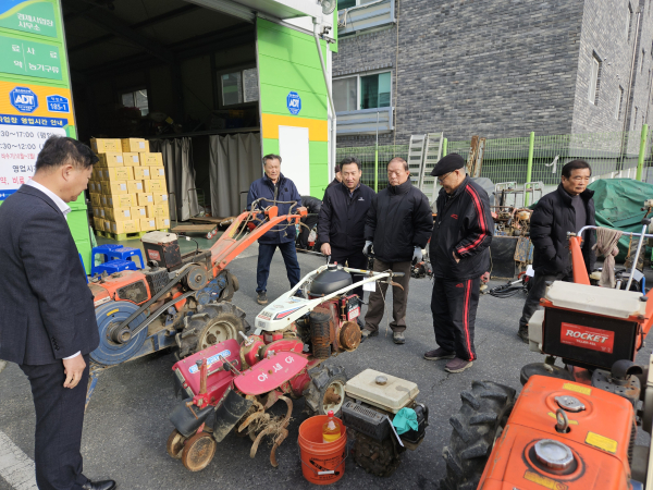신탄진농협 농기계 수리 지원 행사 모습