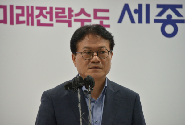 기자간담회 하는 이두희 세종시 건설교통국장<br>