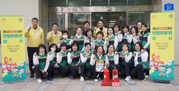 지난 6일 롯데마트에서 진행된 재난대비 민방위 훈련 모습