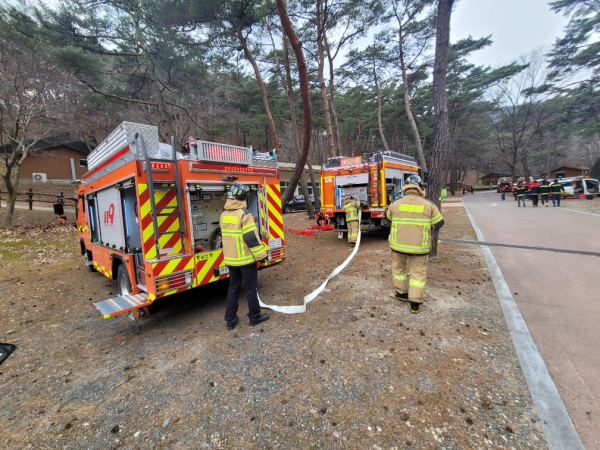 봄철 산불대비 유관기관과 합동훈련 중인 소방대