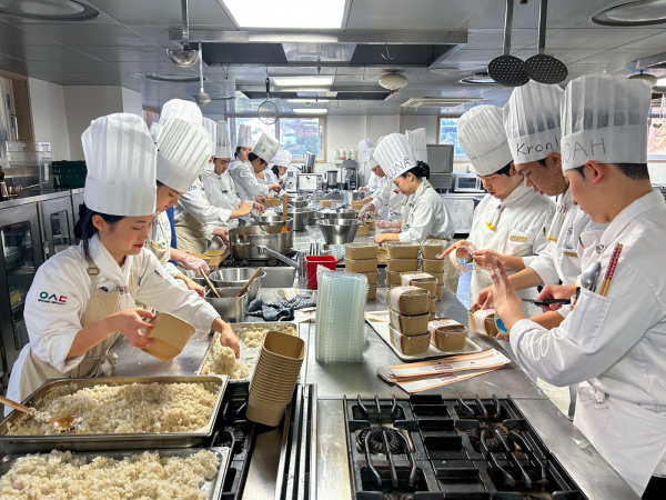 우송대학교 글로벌조리학과학생들이 건강도시락 준비 모습