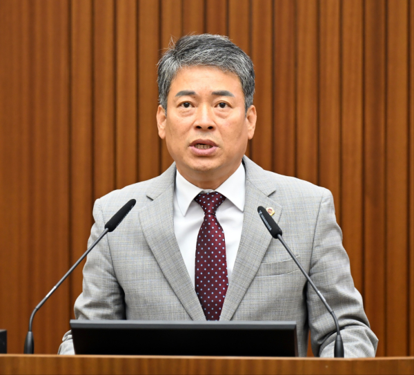 긴급 의사진행 발언한 김광운 원내대표<br>