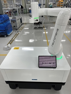 ETRI가 전체 설계, 개발을 담당한 티치펜던트 모비(MOBY) SW