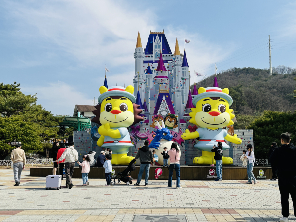 지난 오월드 봄 축제 모습