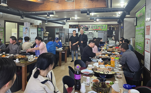 식사제공 사진 (김선각원장)