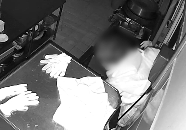 30대 A씨가 식당 창문으로 침입하는 장면