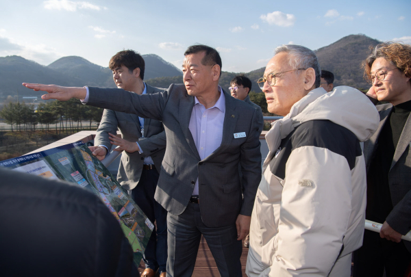 유인촌 문화체육관광부장관 방문 모습