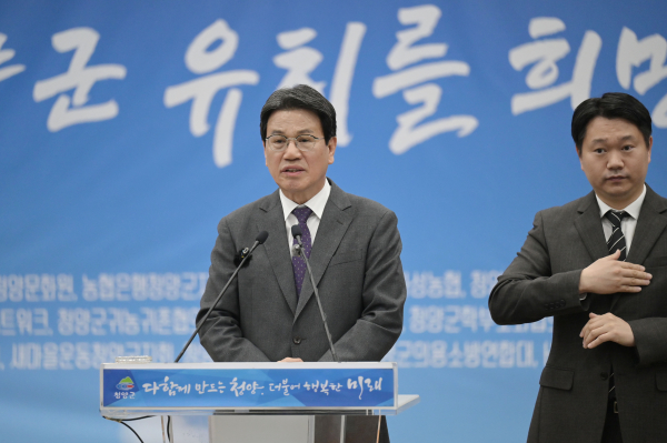 21일 오전 군청 대회의실에서 3월 정례브리핑 가진 김돈곤 군수