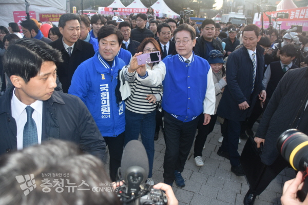 이재명 대표 논산딸기축제 현장 방문 모습