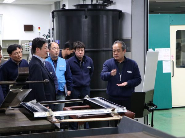 성창훈 사장이 화폐본부에서 ‘CEO 현장 특별안전점검’을 실시하고 있다.