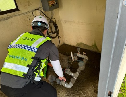 지하수관정 점검 현장 모습