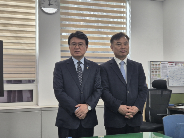 (왼쪽부터)조국혁신당 황운하 국회의원, 정기현 전 대전시의원
