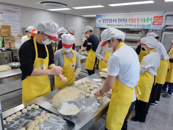 사랑의 빵 만들기 임직원 봉사활동 사진