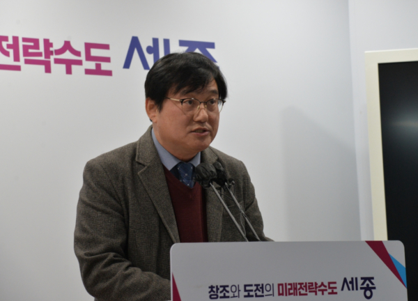 브리핑 하는 양완식 세종시 보건복지국장