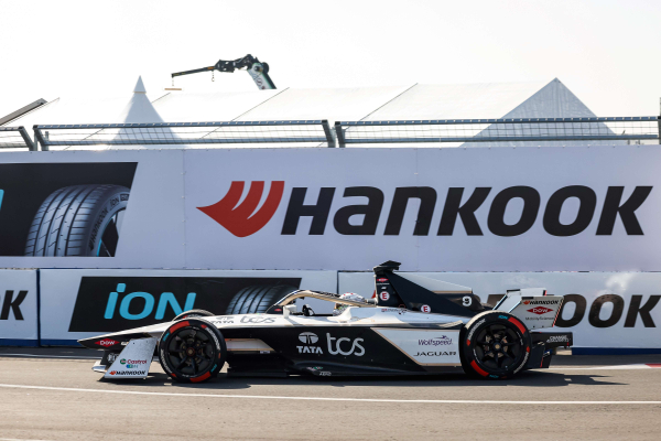 한국타이어 후원 포뮬러 E 2024 도쿄 E-PRIX 대회 경기 장면