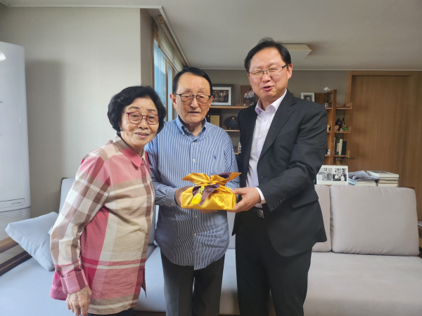 엄항섭 애국지사 자녀 위문 모습