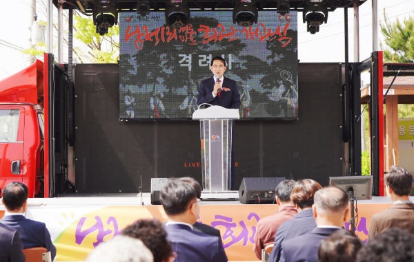 18일 고북면 남정성뚝길 78에서 개최된 남정1리 경로당 개관식에서 이완섭 시장 인사말 모습