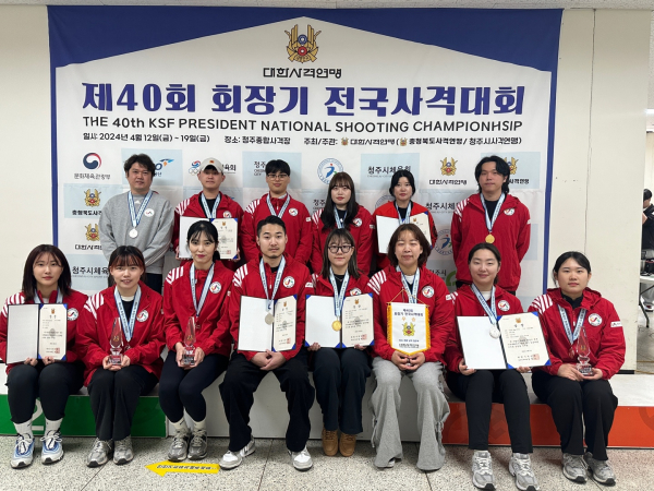 서산시청 사격팀이 지난 18일 ‘제40회 회장기 전국사격대회’에서 단체사진 찍는 모습