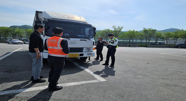 화물차 단속 현장 모습