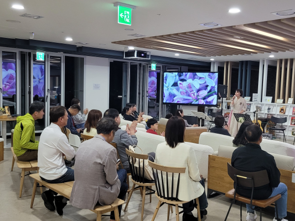 오감만족 말하는 공연 ‘봄, 노래해봄’ 진행 모습