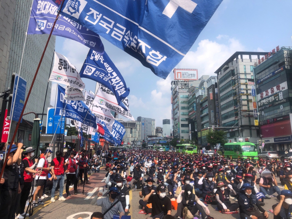 천안터미널 앞에 운집한 민주노총 조합원들/박동혁 기자