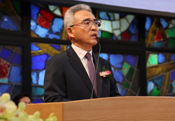 2일, 대학 채플에서 개교 70주년 기념식에서 이희학 총장은 기념사 모습