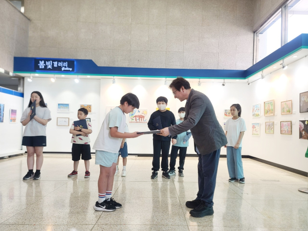 어린이 미술 특별 전시 개최