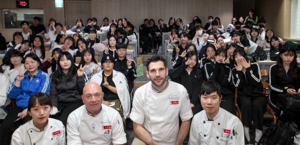 고교생 대상 프랑스 INBP 명장 초청 제과제빵 시연회 개최