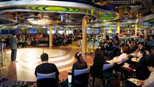 지난 9일 국제 크루즈선 ‘코스타세레나호’에서 열린 선상 세미나 개최 모습