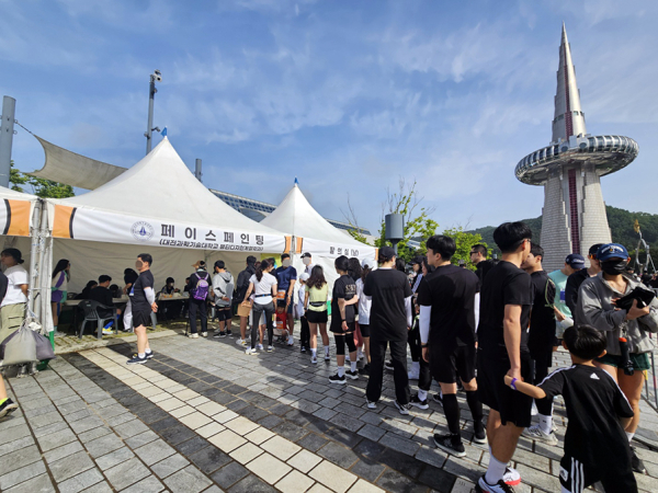 제20회 3대 하천 마라톤 대회 체험부스 봉사 참여 행사 모습