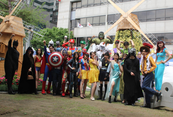 지난 11일,  K-모델과 학생들의 히어로 퍼포먼스로 ‘유성온천문화축제’ 퍼레이드 참여 모습