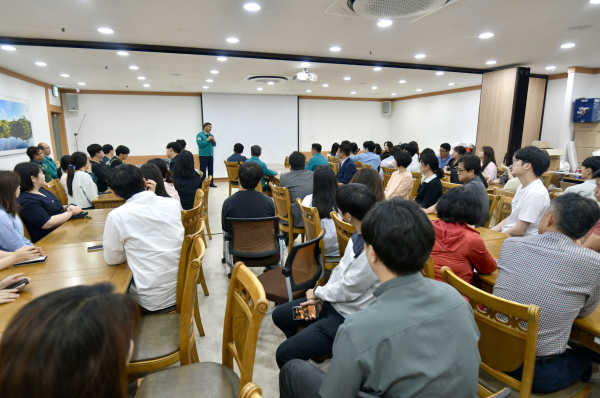 14일 공습 대비 민방공 대피 훈련 진행 모습