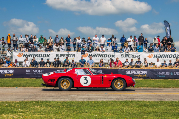 한국타이어 후원 영국 ‘슈퍼카 페스트 더 런웨이’ 개최
