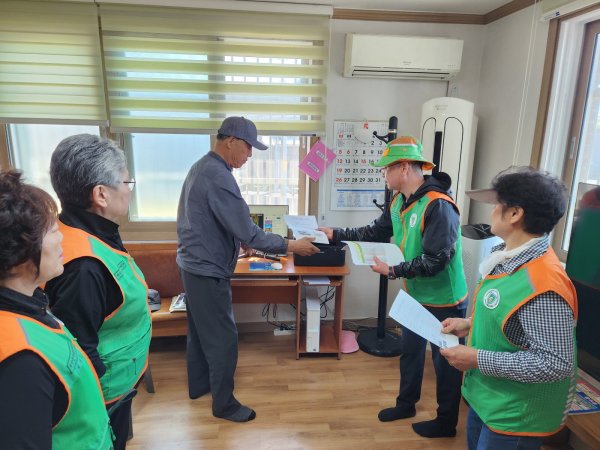 삽교읍 무더위쉼터 점검 모습