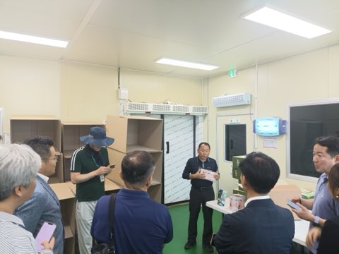 송명달 해양수산부 차관이 중리 어촌체험마을을 방문했다.