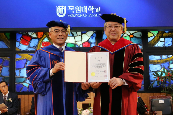 23일 오전 목원대 채플에서 열린 오정호 새로남교회 담임목사 명예신학박사학위 수여식 모습.